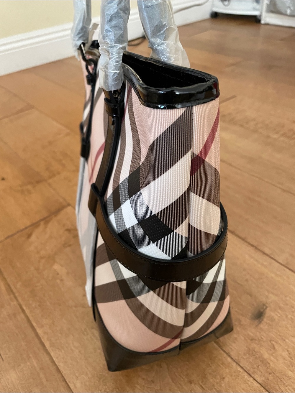 Burberry Classic Plaid Tote Bag - Picture 4 of 10